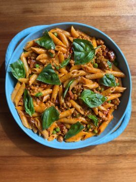 Spicy Creamy Penne with Sausage and Peas