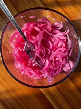 Easy Pickled Red Onions (Cebollas Curtidas)
