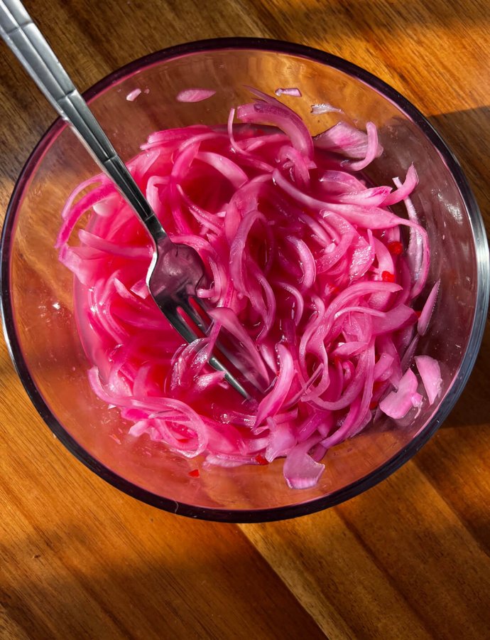 Easy Pickled Red Onions (Cebollas Curtidas)