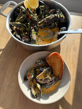 Spicy Vermouth Tarragon Mussels